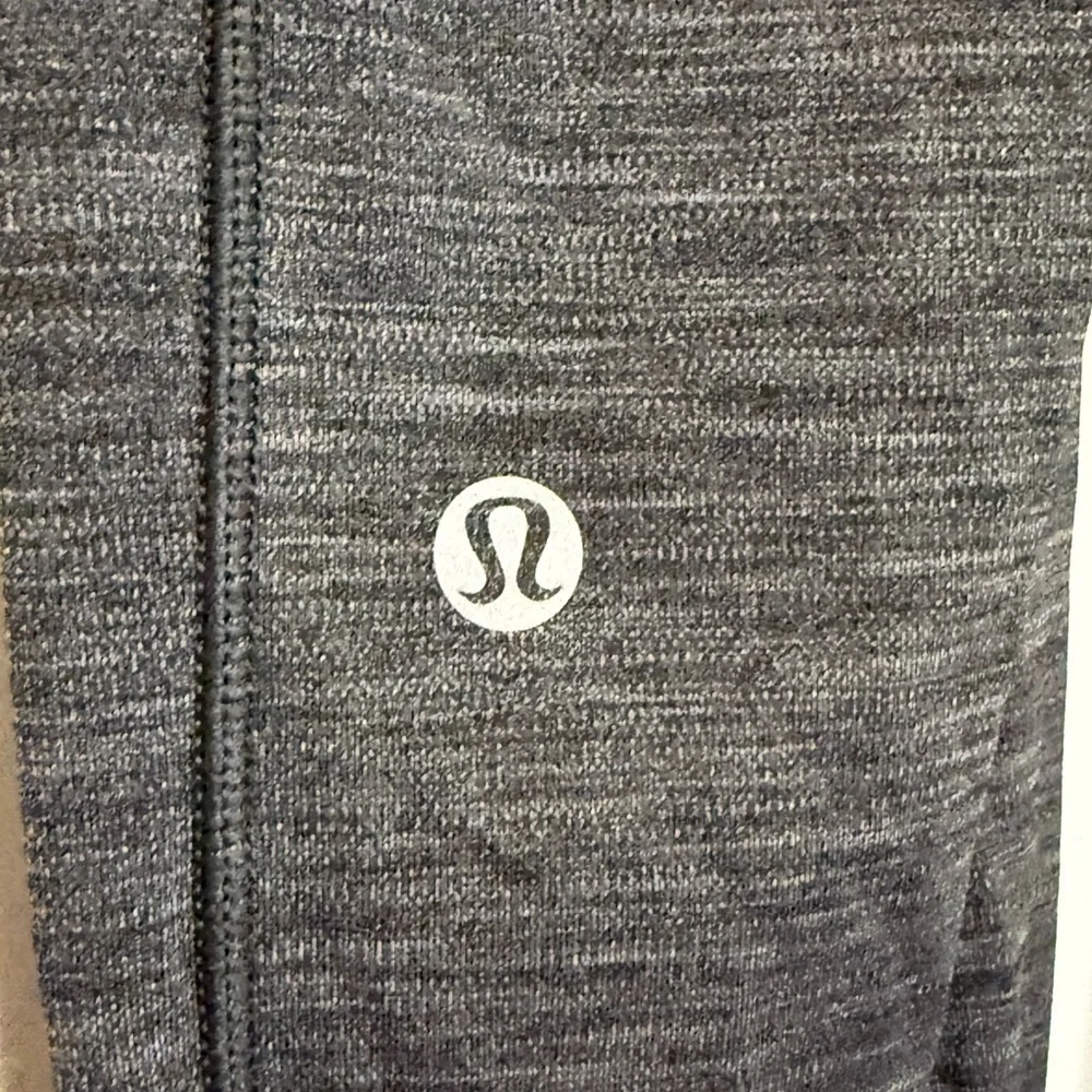 Lululemon Speed Up Tight in Heathered Black - Size 4